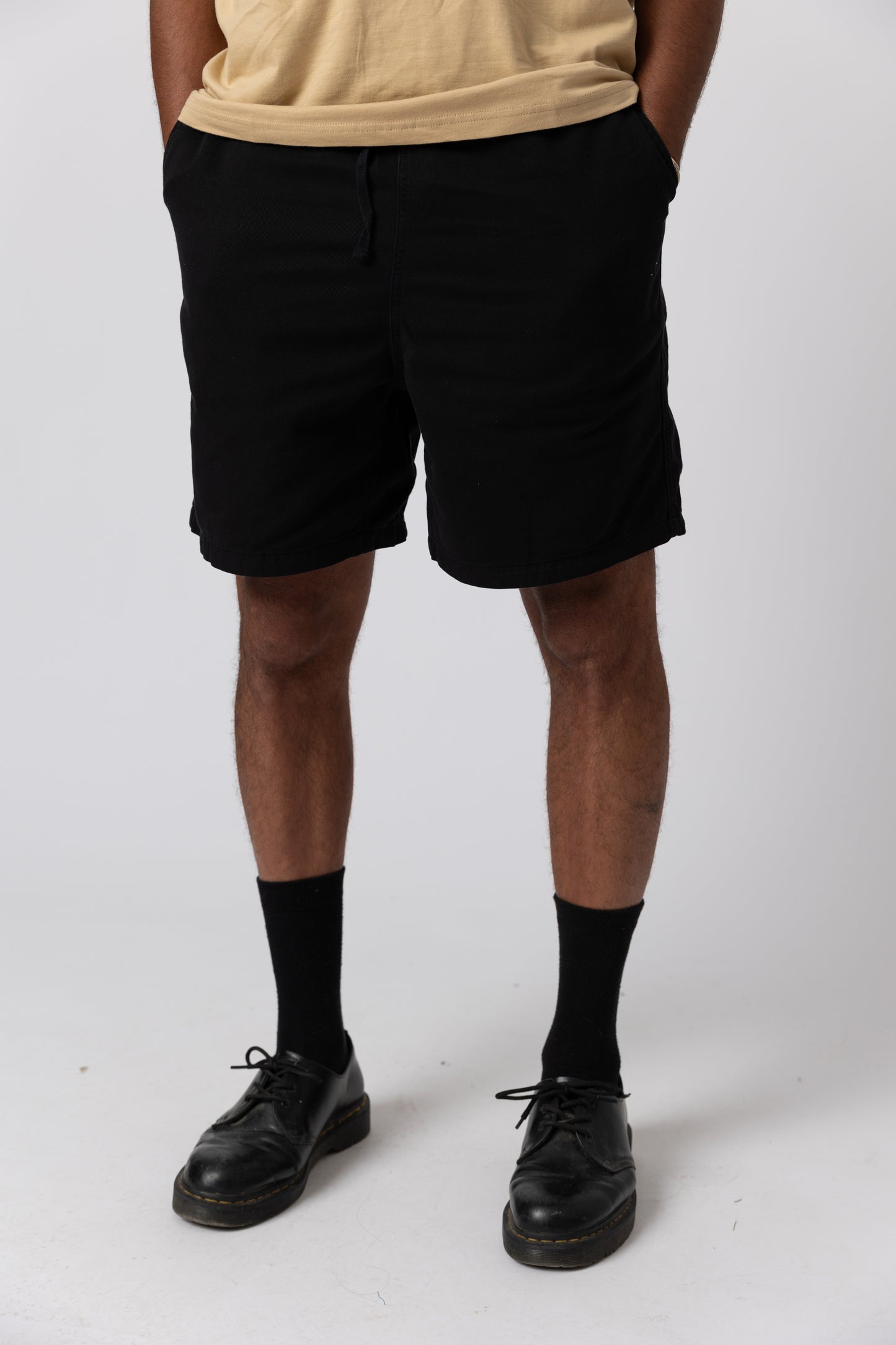 CALI BLACK SHORT