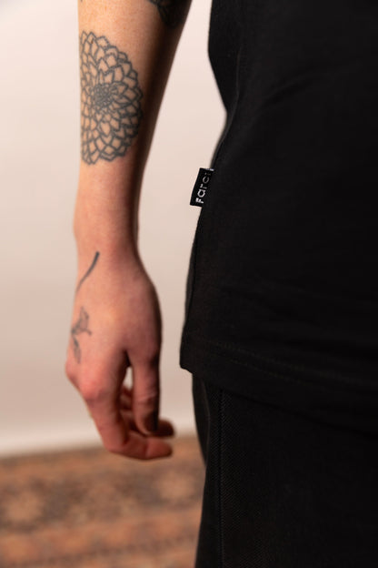 TEE SHARK BLACK