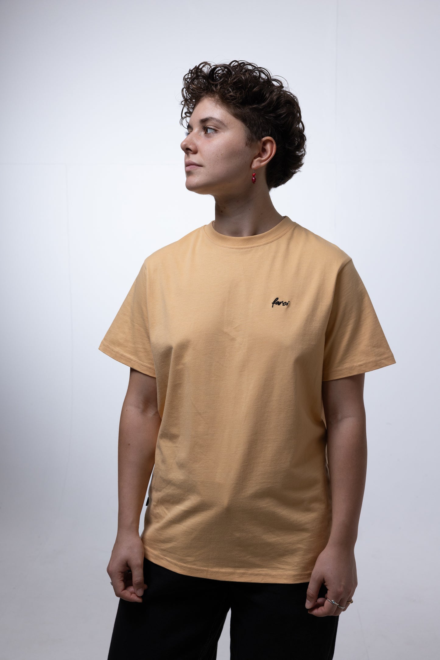 THIS TEE BEIGE
